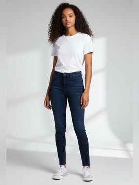 SO® Super High-Rise Ultimate Jegging Size 9